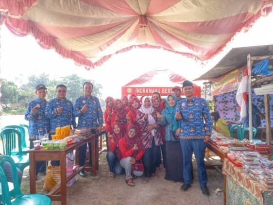 Hasil Pelatihan Program PeRi, Warga Desa Jatisura Gelar Bazar Makanan CuplikCom-Hasil-Pelatihan-Program-PeRi,-Warga-Desa-Jatisura-Gelar-Bazar-Makanan-19092023183451-Manfaat-Program-Pe-Ri-Warga-Desa-Jatisura-Jajakan-Produk-Hasil-Pelatihan.jpg