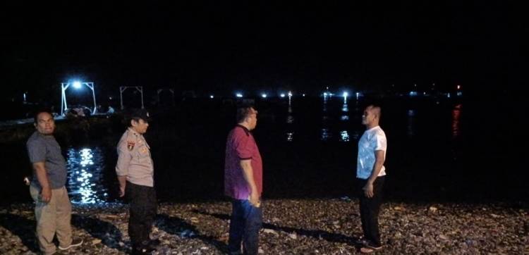 CuplikCom-Heboh!-Warga-Berebut-Ratusan-Ikan-yang-Loncat-ke-Pantai-Kota-Agung-Tanggamus-06112024235336-IMG_20241106_235114.jpg