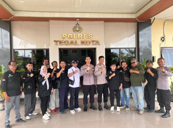 IWO Kota Tegal Kunjungi Polres Tegal Kota CuplikCom-IWO-Kota-Tegal-Kunjungi-Polres-Tegal-Kota-17112025135247-IMG_20251117_132201.jpg