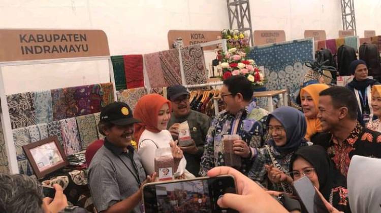 Indramayu Pamerkan Beras Organik Sehat pada KKJ PKJB 2023 CuplikCom-Indramayu-Pamerkan-Beras-Organik-yang-Sehat-pada-KKJ-PKJB-2023-08072023213156-1688826562076.jpg