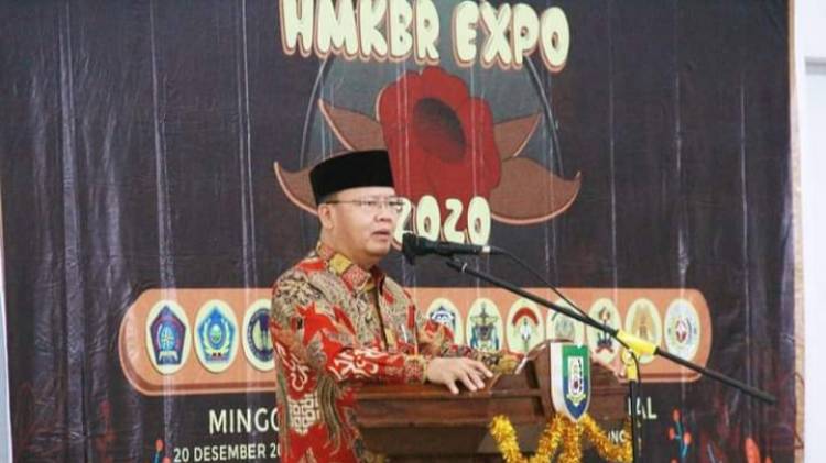 CuplikCom-Ini-Pesan-Gubernur-Rohidin-Untuk-Para-Siswa-di-HMKB-Expo-2020-21122020063226-20201221_062945.jpg