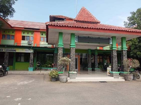 CuplikCom-Insiden-Arogansi-Staf-SMKN-1-Losarang-Terhadap-Wartawan-14052024170955-IMG-20240514-WA0062.jpg