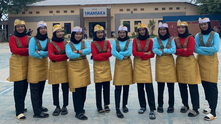CuplikCom-Irania-Mutiara-Bersama-Sahabatnya-Tampilkan-Tarian-Saman-di-Pertunjukan-Seni-11032023115620-IMG_20230311_115436.jpg