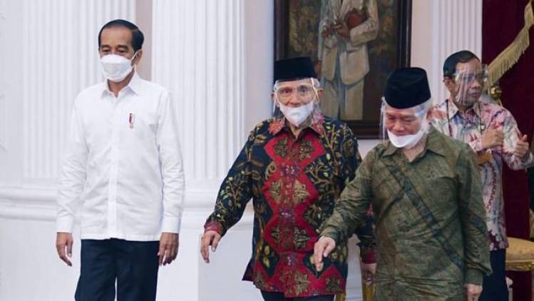 Istana Jawab Tudingan Amien Rais Soal Skenario Jokowi 3 Periode CuplikCom-Istana-Jawab-Tudingan-Amien-Rais-Soal-Skenario-Jokowi-3-Periode-14032021201219-presiden-jokowi-melakukan-pertemuan-dengan-amien-rais-7_169.jpeg