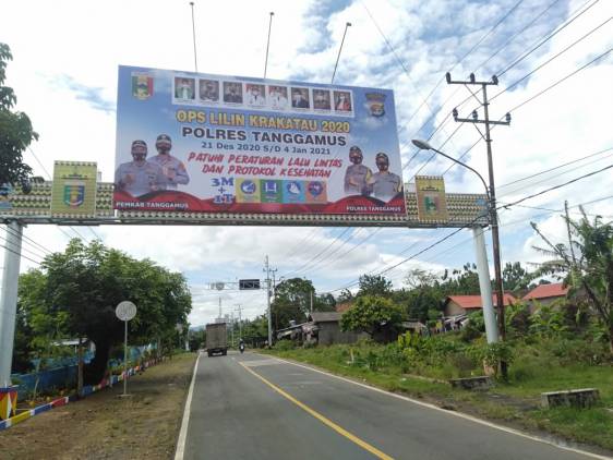 CuplikCom-Jelang-OPS-Lilin-2020,-Satlantas-polres-Tanggamus-Pasang-Balihoformasi-20122020165033-IMG-20201220-WA0017.jpg