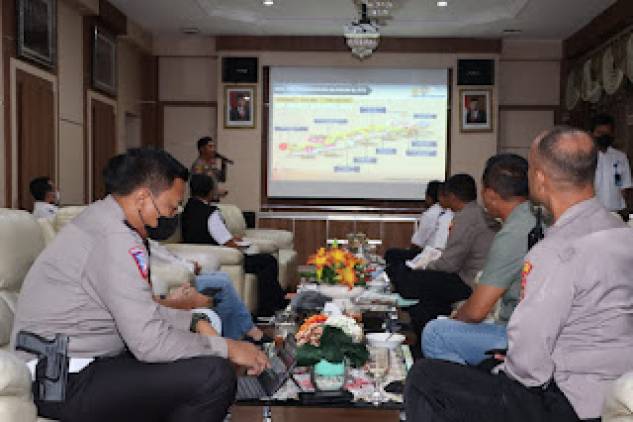 Jelang Operasi Lilin Krakatau 2021, Polres Lamsel Gelar Rakor Bersama ASDP Cabang Bakauheni CuplikCom-Jelang-Operasi-Lilin-Krakatau-2021,-Polres-Lamsel-Gelar-Rakor-Bersama-ASDP-Cabang-Bakauheni-07122021131900-027XL8X-zNMyS-kcfPvqCGkICVoPAlOOiKPt09tZNqHz0AA0iQqdsA2EAueYOZH6Zj0MCUEgcAmFRWldiPTajz2uMwg=s320.jpg