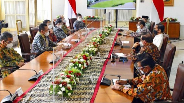 CuplikCom-Jokowi-Bamsoet-Bahas-Percepatan-Penanganan-COVID-19-di-Indonesia-13082021220837-20210813_220342.jpg