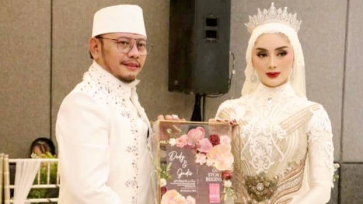 CuplikCom-Jokowi-Jadi-Saksi-Pernikahan-Walikota-Tegal-Dedy-Yon-Supriyono-dengan-Gadis-Febriana-10102025191356-IMG-20251010-WA0088.jpg