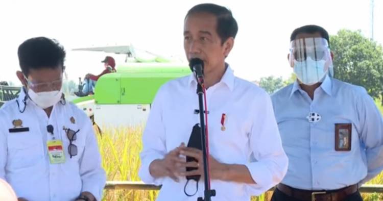 CuplikCom-Jokowi-Terima-Keluhan-Petani-Indramayu-Soal-Pupuk-21042021121538-IMG_20210421_120811.jpg