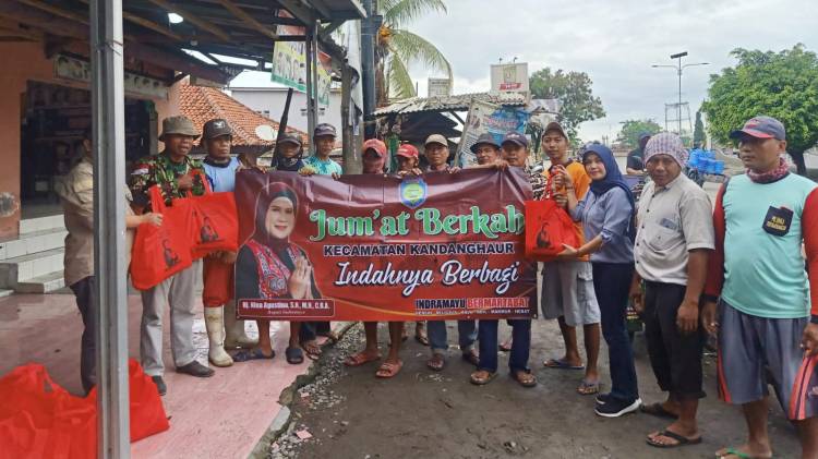 CuplikCom-Jumat-Berkah-Kecamatan-Kandanghaur-Sisir-Tukang-Becak-Eretan-Kulon-02122022200434-WhatsApp_Image_2022-12-02_at_19.47.38.jpeg