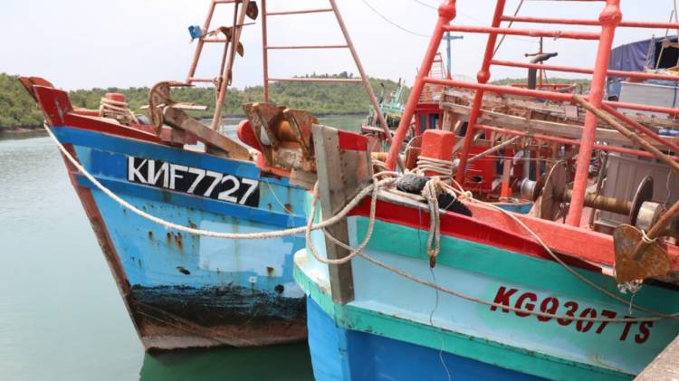 CuplikCom-KKP-Tangkap-2-Kapal-Pencuri-Ikan-Asal-Vietnam-di-Laut-Natuna-Utara-05042021202201-20210405_201357.jpg