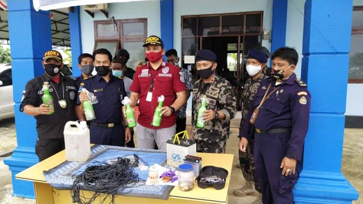 CuplikCom-KKP-Tangkap-Empat-Pelaku-Bom-Ikan-di-Morowali-09022021093228-WhatsApp_Image_2021-02-09_at_08.16.39.jpeg