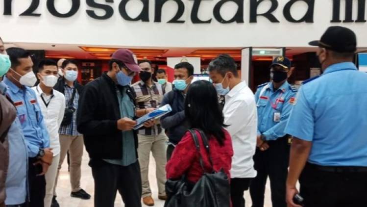 CuplikCom-KPK-Geledah-Ruangan-Wakil-Ketua-DPR-Azis-Syamsudin-28042021215354-20210428_214646.jpg