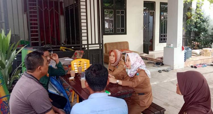 CuplikCom-Kadis-Pariwisata-Lamsel-dan-Rio-By-The-Beach-Kunjungi-Keluarga-Korban-Tenggelam-di-Tulang-Bawang-03072024085355-IMG-20240703-WA0002.jpg