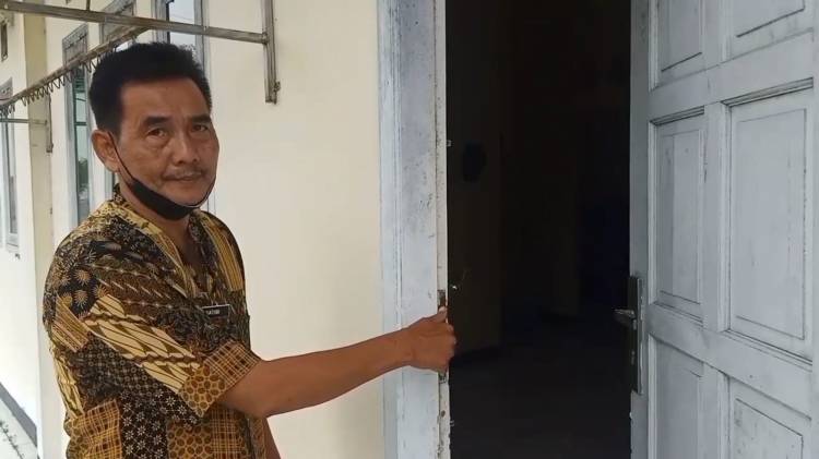 CuplikCom-Kantor-Kecamatan-dan-Rumdin-Dibobol-Maling,-Sejumlah-Peralatan-Elektronik-Raib-02102022072004-IMG-20221002-WA0003.jpg