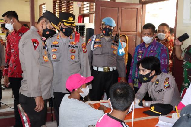 CuplikCom-Kapolda-Lampung-Hadiri-Vaksinasi-Serentak-di-Tanjung-Bintang,-Polres-Lamsel-Sediakan-1782-Dosis-Vaksin-08012022121517-IMG-20220108-WA0015.jpg