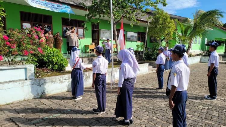 Kapolsek KSKP Bakauheni Jadi Pembina Upacara, Tekankan Disiplin dan Pencegahan Kenakalan Remaja CuplikCom-Kapolsek-KSKP-Bakauheni-Jadi-Pembina-Upacara,-Tekankan-Disiplin-dan-Pencegahan-Kenakalan-Remaja-17112025140431-IMG-20251117-WA0027.jpg