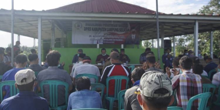 CuplikCom-Ketua-DPRD-Lamsel-Menggelar-Sosialisasi-Peraturan-(Sosper)-Daerah-Dapil-1-28022021185124-IMG_20210228_184244.jpg