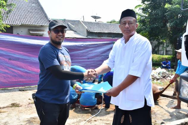 Kilang Balongan Tebar Hewan Kurban untuk Masyarakat dan Stakeholder CuplikCom-Kilang-Balongan-Tebar-Hewan-Kurban-untuk-Masyarakat-dan-Stakeholder-19062024120200-IMG-20240619-WA0010.jpg