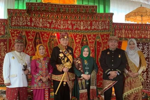 CuplikCom-Komjen-Pol-Tomsi-Tohir-Mulang-Pekon-Disambut-Prosesi-Adat-Kepaksian-Pernong-Sekala-Brak-03102022214721-IMG-20221003-WA0116.jpg