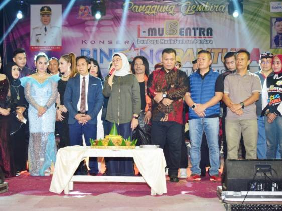 CuplikCom-Konser-Bintang-Pantura-Sedot-Perhatian,-Ribuan-Warga-Indramayu-Datang-Menonton-10102022125921-IMG-20221010-WA0003.jpg