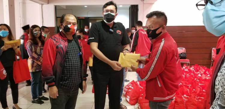 CuplikCom-Kumpulkan-Dana-Rp12-Milyar,-PDI-Perjuangan-Jabar-Buka-Posko-Gotong-Royong-30072021144423-IMG-20210730-WA0042.jpg