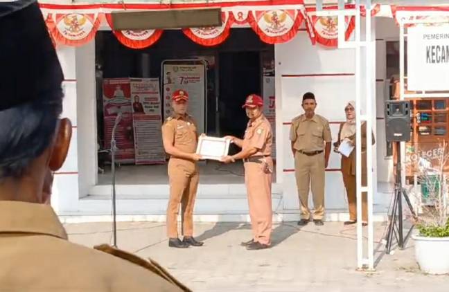 CuplikCom-Kuwu-Wirakanan-Sebagai-Pembina-Apel-Pagi-di-Kecamatan-12082024162632-IMG-20240812-WA0082.jpg
