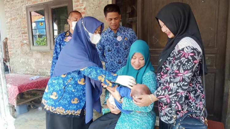 Kuwu dan Camat Kandanghaur Monitoring Kegiatan Pekan Imunisasi Nasional Desa Ilir CuplikCom-Kuwu-dan-Camat-Kandanghaur-Monitoring-Kegiatan-Pekan-Imunisasi-Nasional-Desa-Ilir-22052023190839-IMG-20230522-WA0071.jpg