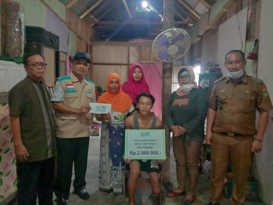 LKS Alamanda Tanggamus Kembali Kunjungi Rio Triono Dan Berikan Bantuan CuplikCom-LKS-Alamanda-Tanggamus-Kembali-Kunjungi-Rio-Triono-Dan-Berikan-Bantuan-22122020133915-IMG-20201222-WA0061.jpg