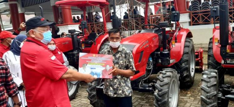 CuplikCom-Lampung-Selatan-Kembali-Peroleh-Bantuan-Alsintan,-Nanang-Harap-Ketahanan-Pangan-Di-Lampung-Selatan-Semakin-Kuat-31012021162926-IMG-20210131-WA0042-768x355.jpg