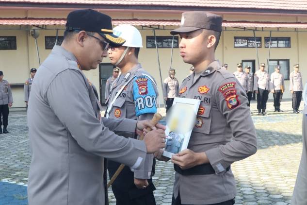 CuplikCom-Langgar-Kode-Etik,-Personil-Polres-Lamsel-Diberhentikan-Tidak-Dengan-Hormat-22042024135217-IMG-20240422-WA0007.jpg