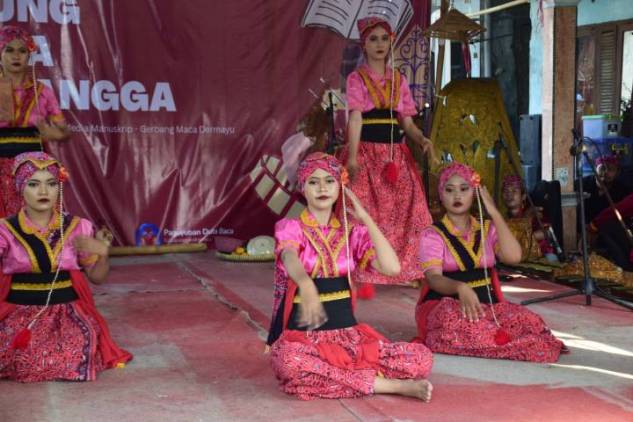 Lestarikan Tradisi, Yayasan Surya Pringga Dermayu Gelar Senandung Bujangga CuplikCom-Lestarikan-Tradisi,-Yayasan-Surya-Pringga-Dermayu-Gelar-Senandung-Bujangga-30092023210835-IMG-20230930-WA0012.jpg
