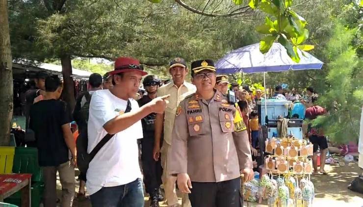 CuplikCom-Liburan-Lebaran,-Kapolres-Indramayu-Tinjau-Obyek-Wisata-Balongan-Indah-26042023040535-IMG-20230426-WA0002.jpg