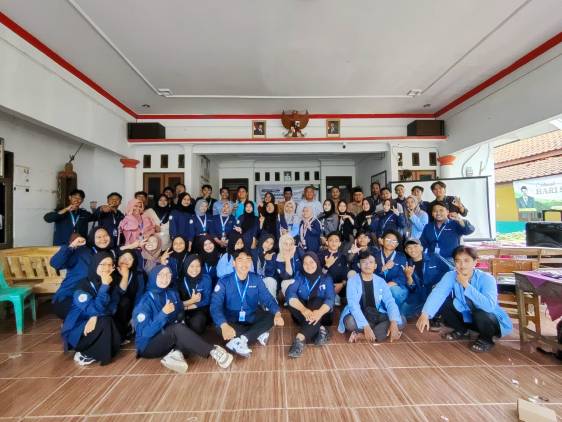 CuplikCom-Mahasiswa-KKM-Gandeng-Angkatan-Muda-Indramayu-Adakan-Seminar-Digital-Marketing-03022025184317-WhatsApp_Image_2025-02-03_at_13.43.05.jpeg