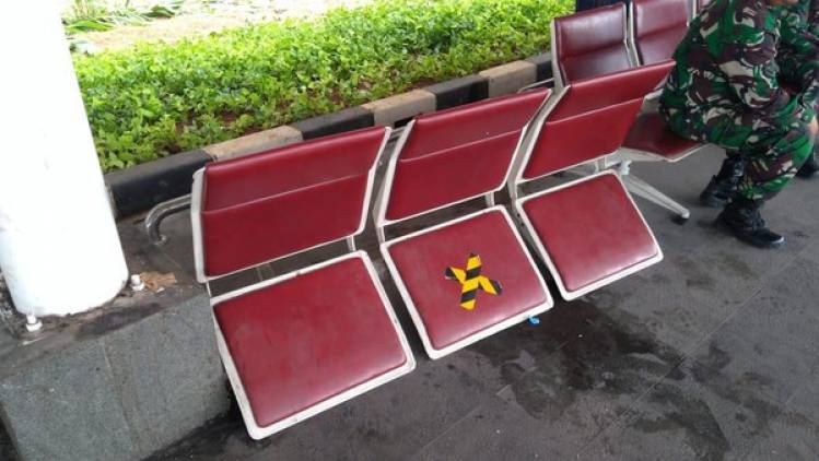 CuplikCom-Massa-Pengikut-Rizieq-Penuhi-Bandara-Soetta,-Terminal-3-Rusak-Berat-10112020144827-fasilitas-yang-rusak-saat-penjemputan-habib-rizieq-syihab-di-bandara-soekarno-hatta_169.jpeg