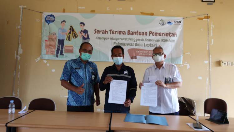 CuplikCom-Masyarakat-Kutai-Kartanegara-Terima-Bantuan-KOMPAK-KKP-29062021182542-20210629_181858.jpg
