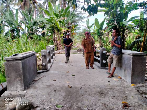 CuplikCom-Masyarakat-Ucapkan-Terimakasih-Kepada-Pemerintah-Pekon-Rajabasa-Dibangunnya-Jalan-Usaha-Tani-13102022194807-IMG-20221013-WA0141.jpg