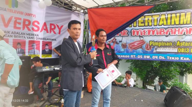 Media Online AMTV.com Rayakan HUT Ke-3, Biro Indramayu Raih Awards Dedikasi Wartawan Berprestasi CuplikCom-Media-Online-AMTVcom-Rayakan-HUT-Ke-3,-Biro-Indramayu-Raih-Awards-Dedikasi-Wartawan-Berprestasi-25122024212028-IMG-20241225-WA0021.jpg