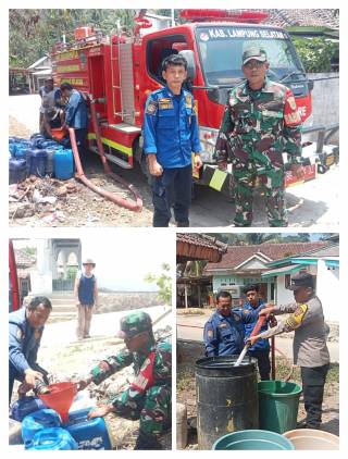 Melalui Damkarmat , Serka Gito Babinsa Koramil 421-03/Pnh, Bantu Warga Mendapatkan Air Bersih CuplikCom-Melalui-Damkarmat-,-Serka-Gito-Babinsa-Koramil-421-03Pnh,-Bantu-Warga-Mendapatkan-Air-Bersih-16092023132147-IMG_20230916_132410.jpg