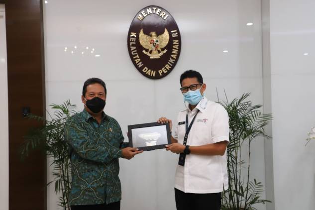 CuplikCom-Menteri-Trenggono---Sandiaga-Sepakat-Kembangkan-Wisata-Bahari-Indonesia-15022021182354-WhatsApp_Image_2021-02-15_at_18.03.14.jpeg