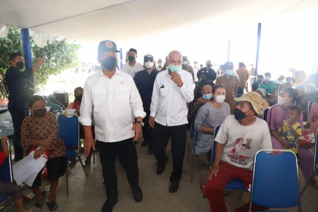 CuplikCom-Menteri-Trenggono-Gencarkan-Vaksinasi-COVID-19-Bagi-Nelayan-Pesisir-Pantura-09082021180605-WhatsApp_Image_2021-08-09_at_12.08.42.jpeg