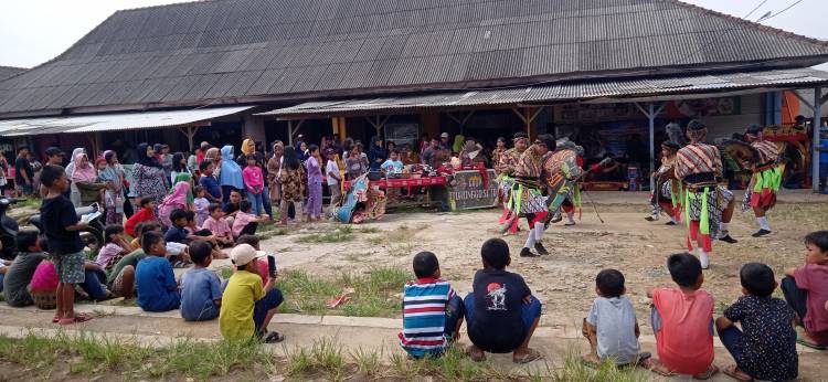 Meriahkan HUT RI KE-77, Kades Sukirno Adakan Hiburan Tari Jaran Kepang Turonggo Nuswantoro Bakauheni CuplikCom-Meriahkan-HUT-RI-KE-77,-Kades-Sukirno-Adakan-Hiburan-Tari-Jaran-Kepang-Turonggo-Nuswantoro-Bakauheni-28082022142100-IMG20220828134753.jpg
