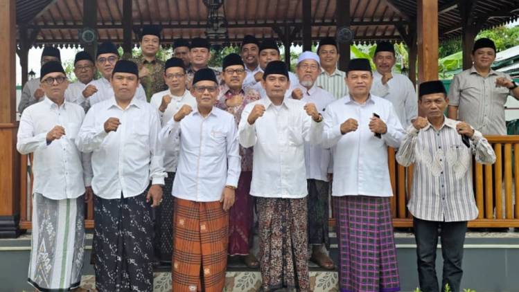 Meski CT ke Lirboyo, Para Kiai se Wilayah 3 Cirebon Tetap Desak Trans7 Lakukan Tiga Tuntutan Ini CuplikCom-Meski-CT-Sudah-ke-Lirboyo,-Para-Kiai-se-Wilayah-3-Cirebon-Tetap-Desak-Trans7-Lakukan-Tiga-Tuntutan-Ini-25102025084727-IMG-20251024-WA0049.jpg