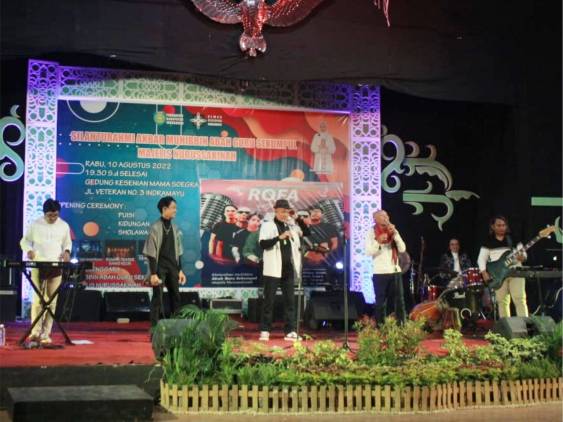 Miliki Sisi Hiburan dan Dakwah, Bupati Nina Apresiasi Konser Musik Rofa Band CuplikCom-Miliki-Sisi-Hiburan-dan-Dakwah,-Bupati-Nina-Apresiasi-Konser-Musik-Rofa-Band-13082022225033-IMG-20220813-WA0016.jpg