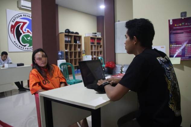 CuplikCom-Nyabu-di-Penginapan,-Biduan-Asal-Gunung-Alip-Tanggamus-ini-Dicokok-Polisi-10032023140204-IMG-20230310-WA0035.jpg
