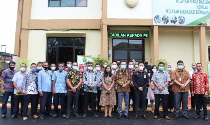 CuplikCom-PN-Kelas-IB-Indramayu-Lepas-Pegawai-Yang-Dapat-Mutasi-dan-Promosi-Jabatan-24062021162840-IMG_20210624_162151.jpg