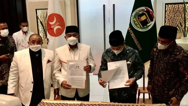 CuplikCom-PPP-dan-PKS-Sepakat-Komitmen-Jaga-Demokrasi-di-Indonesia-14042021204202-20210414_203416.jpg