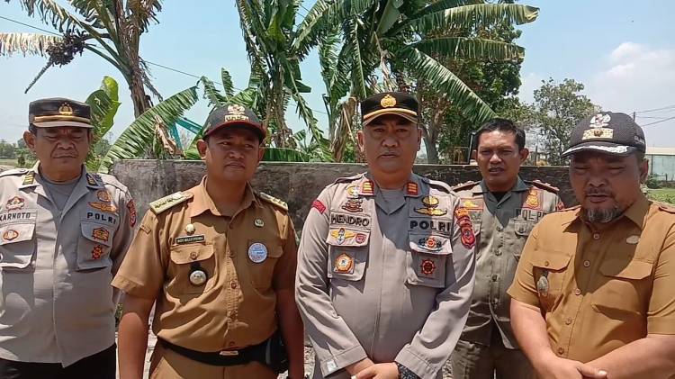 CuplikCom-Panas-Ekstrim,-Kapolsek-dan-Camat-Losarang-Imbau-Masyarakat-Tak-Bakar-Jerami-Padi-25092023165725-IMG-20230925-WA0055.jpg