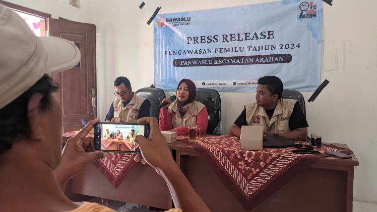 CuplikCom-Panwaslucam-Arahan-Siap-Koordinasi-Lintas-Sektor-Tentang-Pengawasan-Logistik-Pemilu-2024-18122023122902-PXL_20231215_144006767.jpg