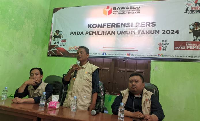 CuplikCom-Panwaslucam-Pasekan-Sampaikan-Rilis-Tentang-Proses-Pengawasan-Pendistribusian-Logistik-Pemilu-30122023154155-IMG_20231230_153542.jpg